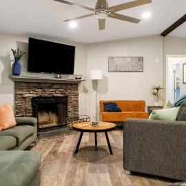 Franklin 4BR Escape, BBQ, Fire Pit, Sleeps 15