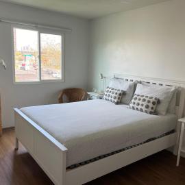 Private BR,BA,KIT, LR 9 Mins to Beach, hotel i Edgemere