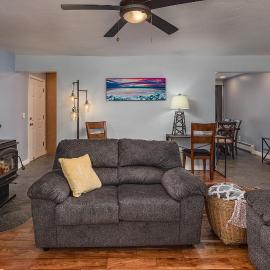 Cozy City Stay, 3bdrm near Airport