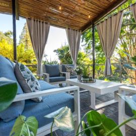 Serene Place Guest House & Conference Venue AFFORDABLE LUXURY WITH BACKUP POWER, hotel in Roodepoort