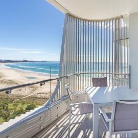 Luxurious 2BR 2BA Oceanfront Apartment Kirra