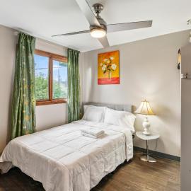 Simple Deluxe Private Room، فندق في أنكوراج
