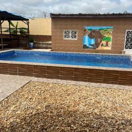 Seaside Villa Sleeps 2 with Ocean Views, hotell i Siendou