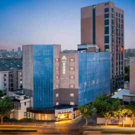 Atour Hotel Shanghai Jing'an IMIX Park
