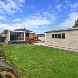 Charming Backyard Sleepout, hotel in Mosgiel