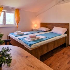 Rooms Sunny valley – hotel w mieście Gračac