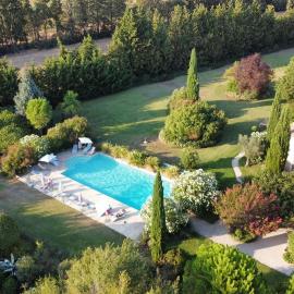 Mas Les Fleurs d’Hilaire, hotel en Monteux