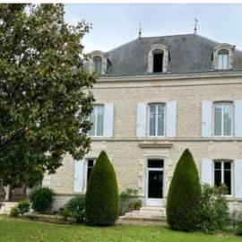 Le Logis de Villefollet, ξενοδοχείο σε Coulon