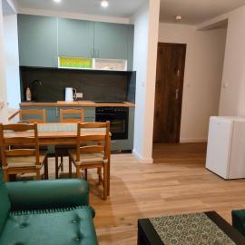 Apartamenty Dom Zielony、Popielówのホテル