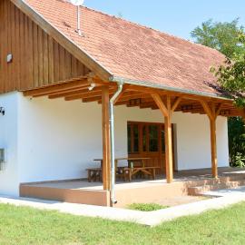 Kövidinka Vendégház, hotel in Izsák
