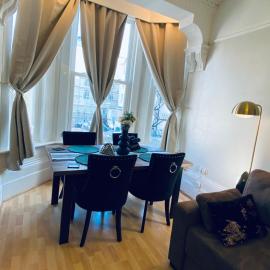Ann Apartments opposite the Pier with sea view, hotel in Portsmouth