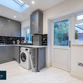 Modern 5 bedroom home in Reading