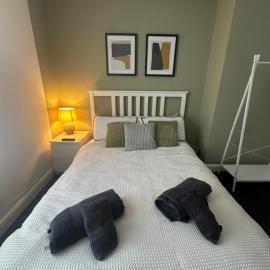 MMC Serviced accommodation, hotel in Leigh