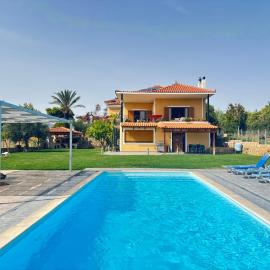 Athens Countryside resort with pool, hotel Palíniben