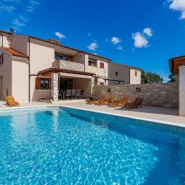 Villa Solis - new private pool villa, 4 bedrooms, near Pula & beaches, hotel di Šegotići