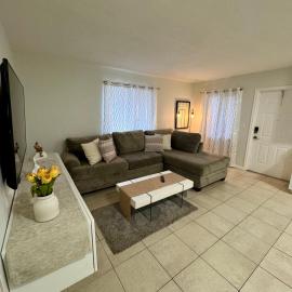 Apartment in Hollywood close to beach & shops 101, hotel in Hollywood