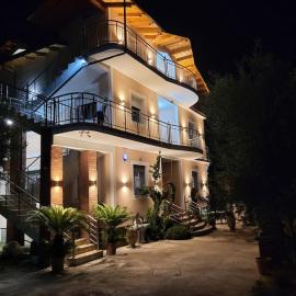 Villa Xhovi 2, hotel in Ishull-Lezhë