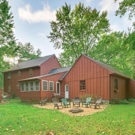 10 Mi to Crane Beach: Wooded Home Near Boston!, hotel in Topsfield
