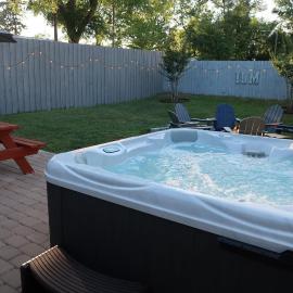 Downtown 3BR Gem - Hot Tub - Covered Parking - Fenced Yard, hotel a Wilmington
