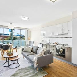 Perfect Location Cozy Townhouse McKinnon Station