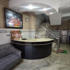 Hotel Ishaan International Near Yatra Parchi Counter 2, hotel u gradu Katra