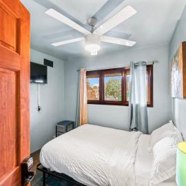 Compact, Comfortable And Cozy Too, hotel u gradu 'Anchorage'