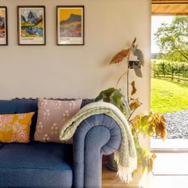 Romantic Snowdonia Cottage with Hot tub, sea & mountain views: Tywyn şehrinde bir otel