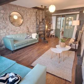 Historic 17th-Century Cottage with Hot Tub in Charming Heysham