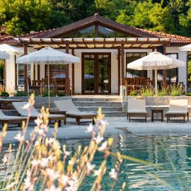 Bashtinata stryaha Guest rooms and Natural pool, hotell i Beli Osm