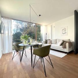 Blueberry Living - Wohlfühl-Apartment Starnberger See, Design, Sport & Natur, hotel i Tutzing