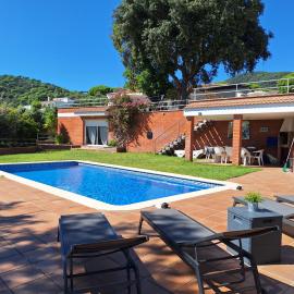 Casa Roure-4BR-Piscina privada-BBQ-Vistas Mar, hotel in Sant Cebrià de Vallalta