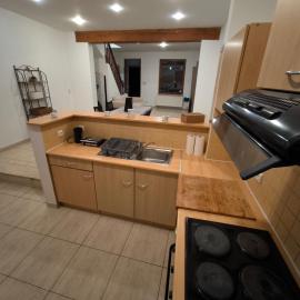 Maison entière privée, отель в Шарлеруа