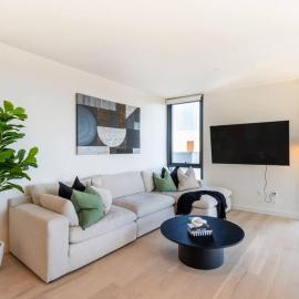 The Pearl Coast - Rooftop Pool, Gym Luxurious 2BR Santa Monica, Hotel in Los Angeles