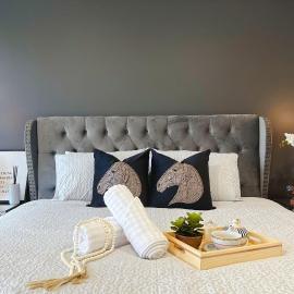 Luxe Retreat with Spa - Near airport & CBD – hotel w mieście Howrah