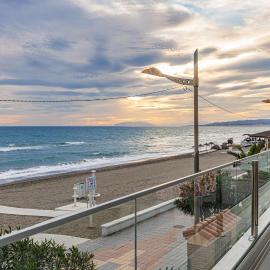 Laguna Beach Wohnung mit freiem Meerblick, hotel in Torrox Costa