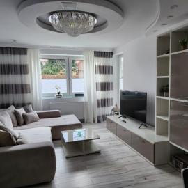 Moderne Wohnug mit Terrasse, khách sạn ở Pinneberg