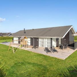 Four-Bedroom Holiday Home In Sydals