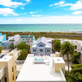 Luxury Penthouse, Ocean Views, Rare Rooftop Sundeck, Private Access to Beach, hotel in Siesta Key