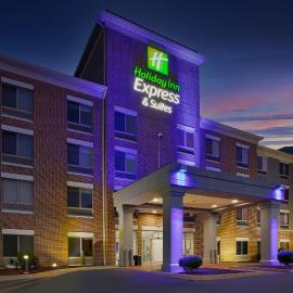 Milwaukee में, होटल Holiday Inn Express & Suites Milwaukee NW - Park Place by IHG