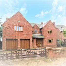 Spacious Home, 6 large bedrooms, full sky package, sleeps 14