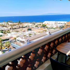 Palm-Mar Penthouse Celeste vue mer panoramique 200m de l'océan, hotel in Palm-Mar