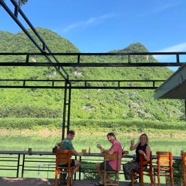 Little Rock Homestay, hotel en Phong Nha