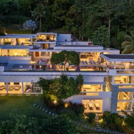 Villa Spice : Sublime Luxury Five Star Villa, отель в Натоне