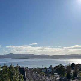 Secluded Oasis with Water Views, hotel a Sandy Bay