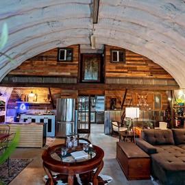 Hill Country Hangar with hottub, 7 minutes from the river and lake, hotel in Canyon Lake