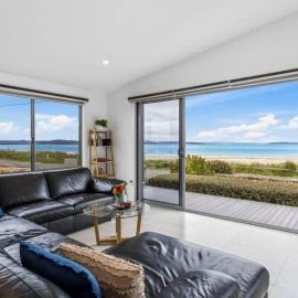Seven Mile Beach House - Surf, Hike, Golf