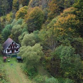 Casa de vacanta Satic Piatra Craiului La Doi viermi, hotell i Satic