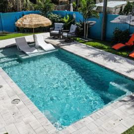 Private saltwater pool, 386 steps to ocean, amazing rocket launch view!, Hotel in Cocoa Beach