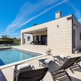 Villa Anlero ZadarVillas, hotel in Nin