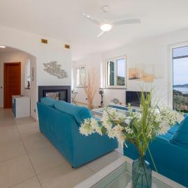 257b - Villetta Maiso - Vista Mare, Giardino e Piscina Privata a 2 minuti di auto dalle spiagge e mare - PARCHEGGIO PRIVATO INCLUSO, hotel a Lavagna
